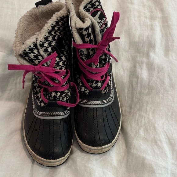 Sorel Black and Pink Women’s Boots - Picture 1 of 4